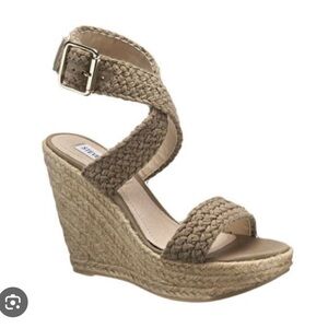 Steve Madden Fantastik espadrille sandal—Khaki, size 6. Minimal wear (see pics)